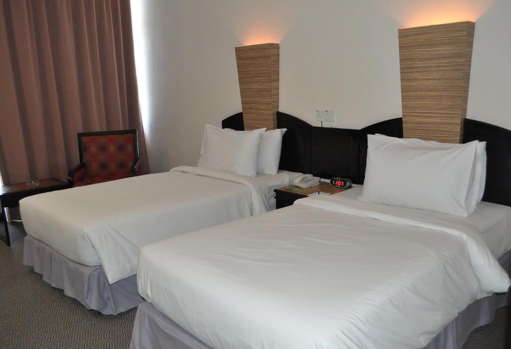 Wana Riverside Hotel Malacca Room photo