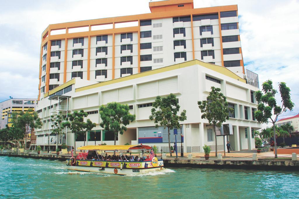 Wana Riverside Hotel Malacca Exterior photo